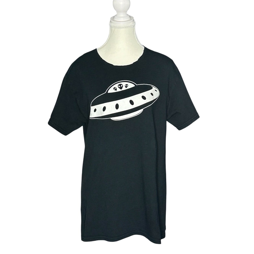 Gildan Heavy Cotton Black UFO Alien Graphic T-Shirt Womens Medium Short Sleeve‎